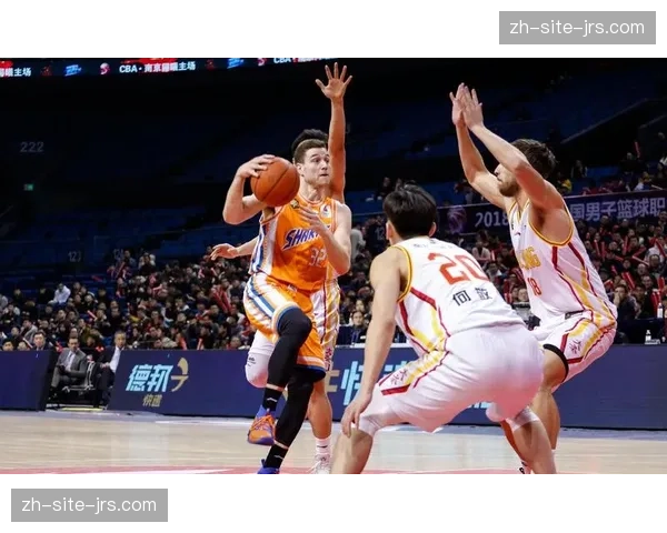 从川曦冲突看联赛管理 业内剖析CBA赛场不成文规则与明纪边界 从川曦冲突看联赛管理 业内剖析CBA赛场不成文规则与明纪边界
